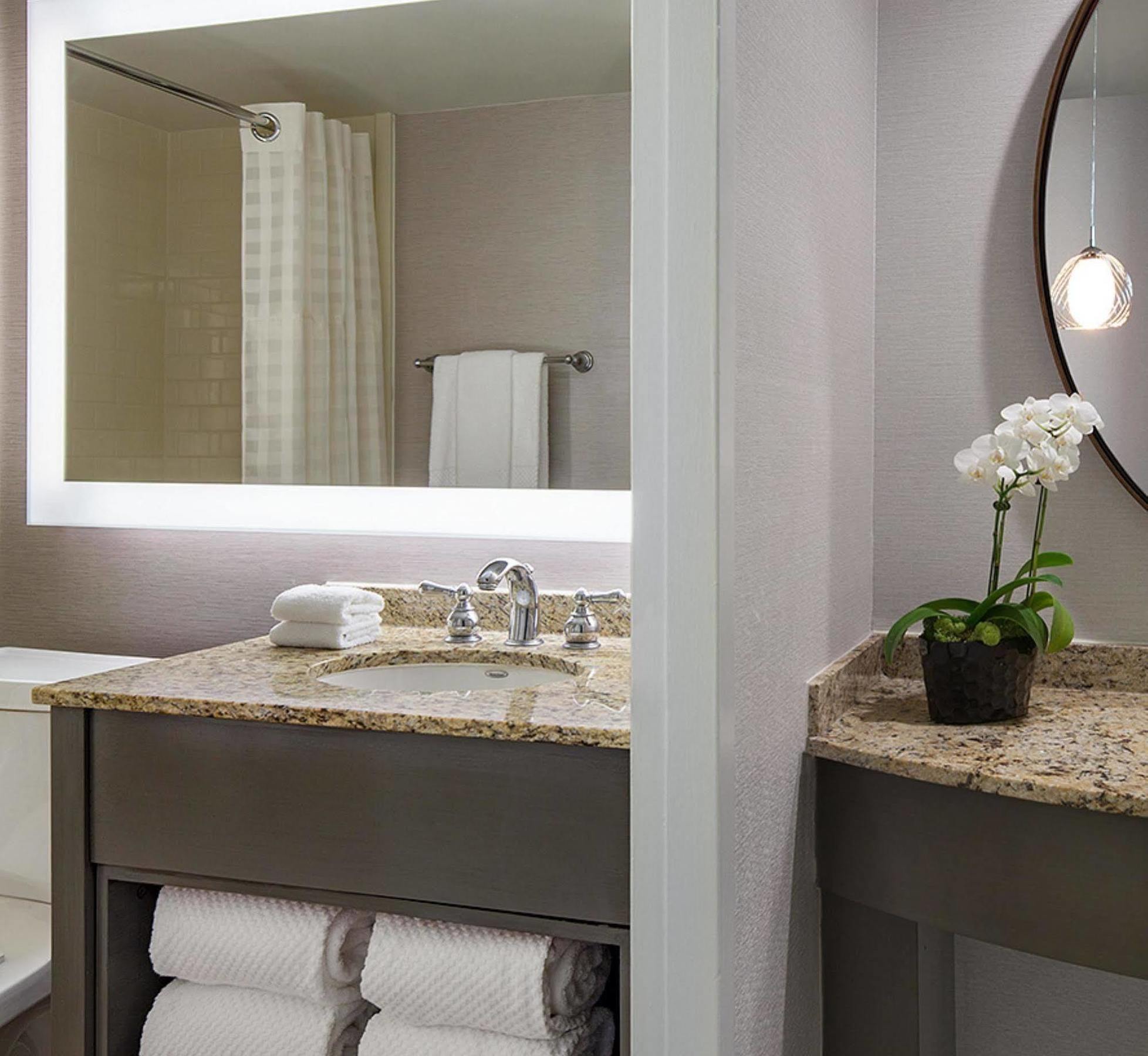 Embassy Suites Philadelphia - Center City 외부 사진